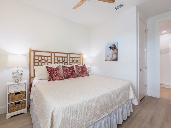 Fourteen Bedroom Hole With 2 Pools and Spas Across The Street From The Beach