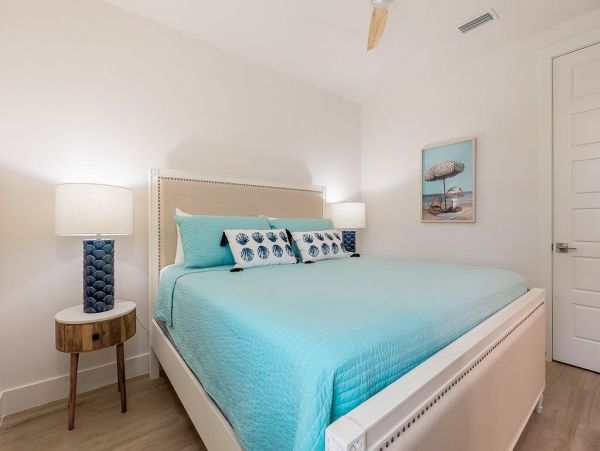 Fourteen Bedroom Hole With 2 Pools and Spas Across The Street From The Beach