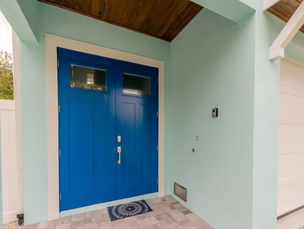 Fourteen Bedroom Hole With 2 Pools and Spas Across The Street From The Beach