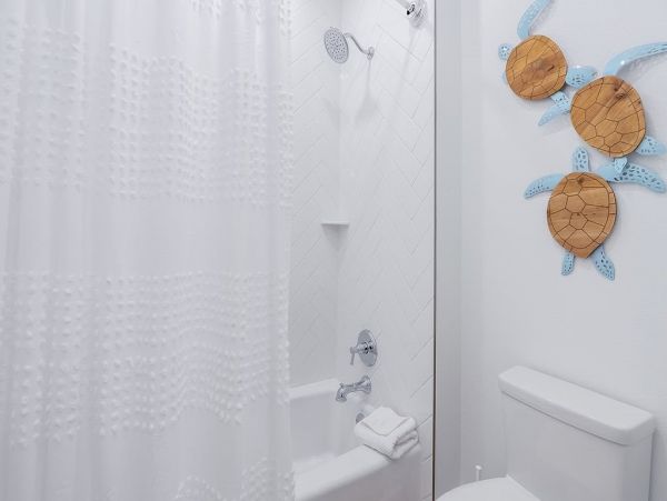 Fourteen Bedroom Hole With 2 Pools and Spas Across The Street From The Beach