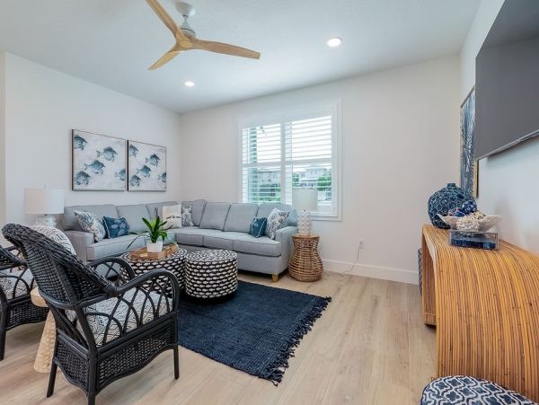 Fourteen Bedroom Hole With 2 Pools and Spas Across The Street From The Beach