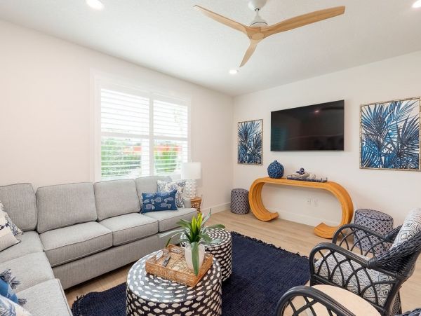 Fourteen Bedroom Hole With 2 Pools and Spas Across The Street From The Beach