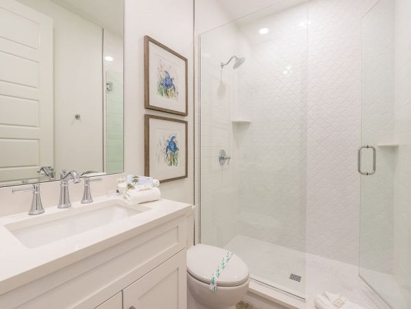 Fourteen Bedroom Hole With 2 Pools and Spas Across The Street From The Beach