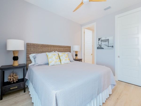 Fourteen Bedroom Hole With 2 Pools and Spas Across The Street From The Beach