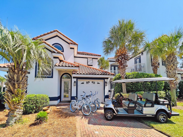 Destin Vacation Home Sleeps 14 guests.