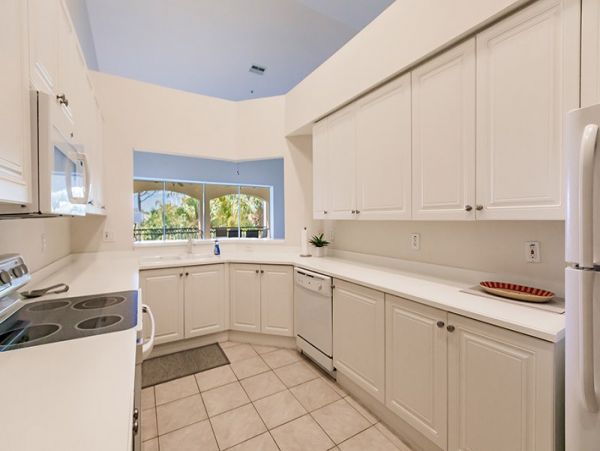 Naples Lakeview Condo with 2  Bedrooms