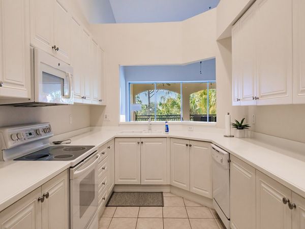 Naples Lakeview Condo with 2  Bedrooms