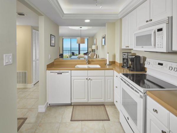 Marco Island Beachfront Condo 2 Bedroom Sleeps 6