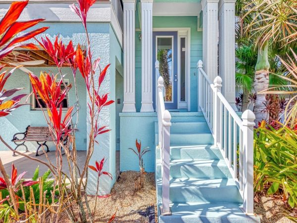 Walk to Beach Holmes Beach Vacation Home