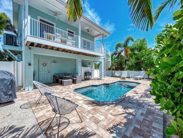 Walk to Beach Holmes Beach Vacation Home