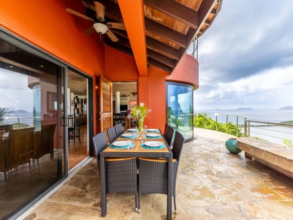 Perfect Getaway with 5 Bedrooms, Pool & Great Views