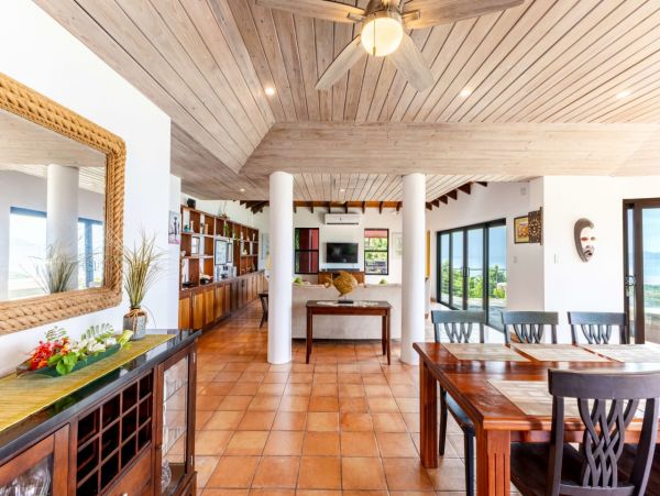 Perfect Getaway with 5 Bedrooms, Pool & Great Views