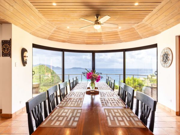 Perfect Getaway with 5 Bedrooms, Pool & Great Views