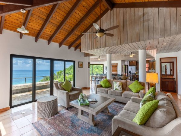 Perfect Getaway with 5 Bedrooms, Pool & Great Views