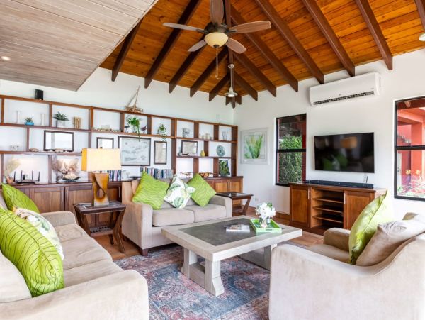 Perfect Getaway with 5 Bedrooms, Pool & Great Views