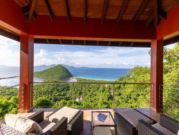 Perfect Getaway with 5 Bedrooms, Pool & Great Views