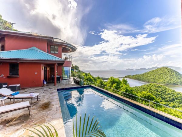 Perfect Getaway with 5 Bedrooms, Pool & Great Views