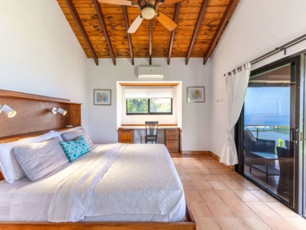 Perfect Getaway with 5 Bedrooms, Pool & Great Views