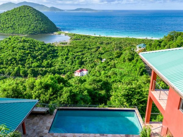 Perfect Getaway with 5 Bedrooms, Pool & Great Views