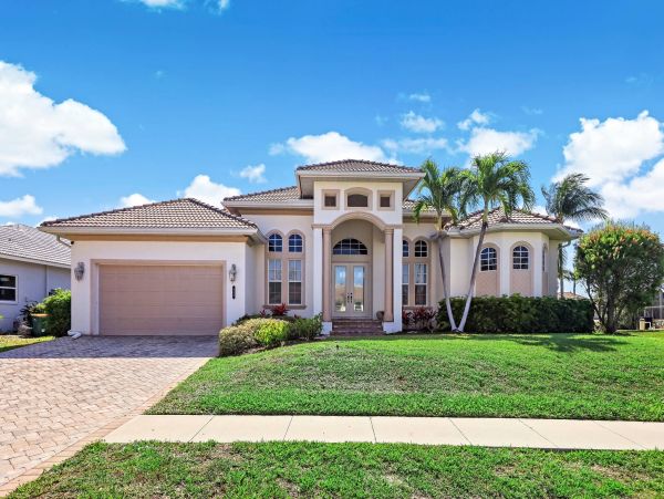 Lovely Marco Island 4 Bedroom Waterfront Home
