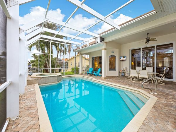 Lovely Marco Island 4 Bedroom Waterfront Home
