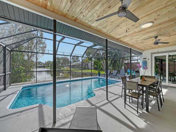 Three Bedroom Waterfront Rental Home in Sarasota