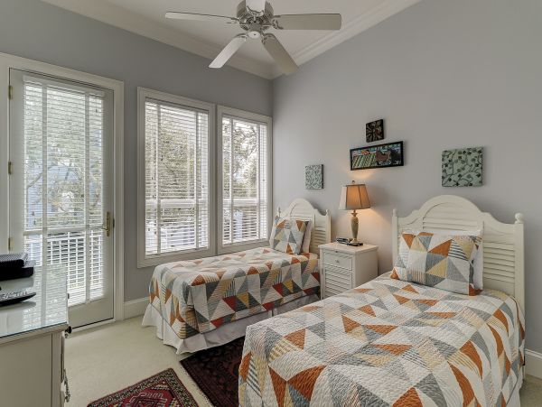 Beautiful Vacation Getaway in Hilton Head Steps to the Beach
