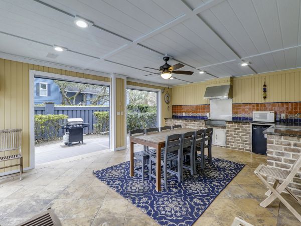 Beautiful Vacation Getaway in Hilton Head Steps to the Beach