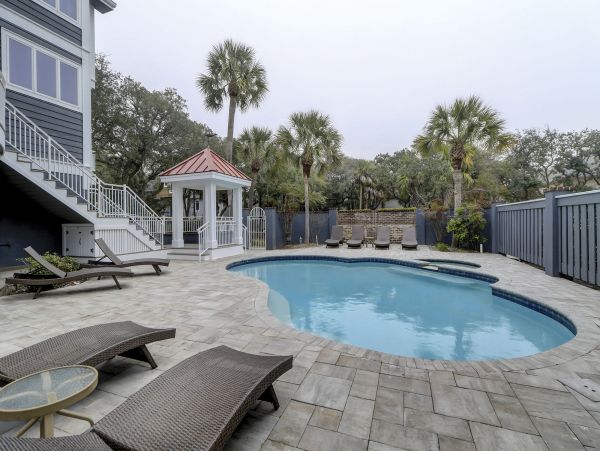 Beautiful Vacation Getaway in Hilton Head Steps to the Beach