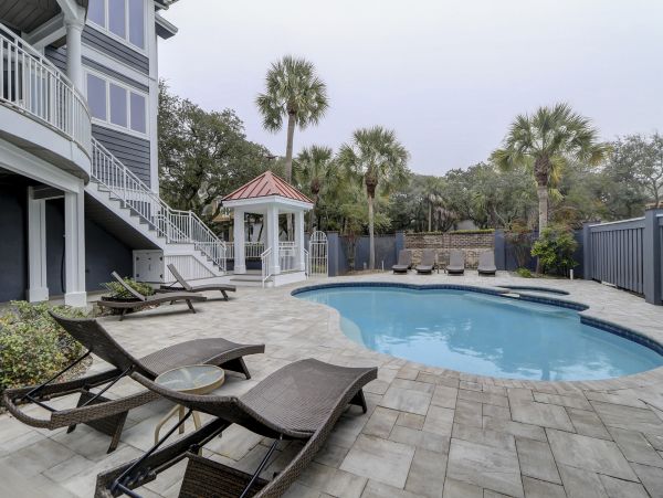 Beautiful Vacation Getaway in Hilton Head Steps to the Beach