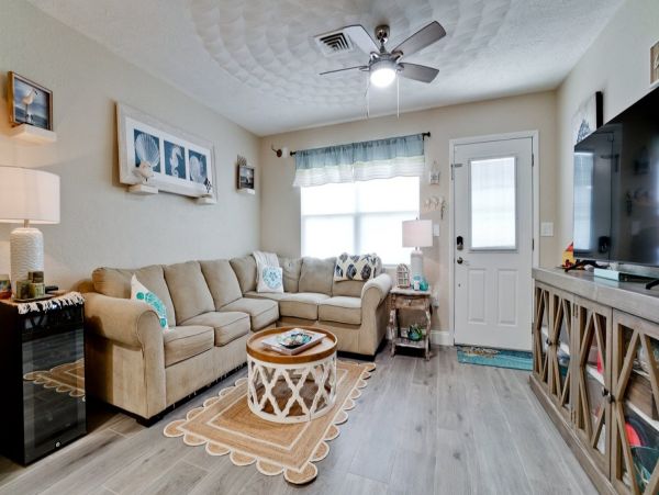 Charming Vacation Condo with 2 Bedrooms in Holmes Beach