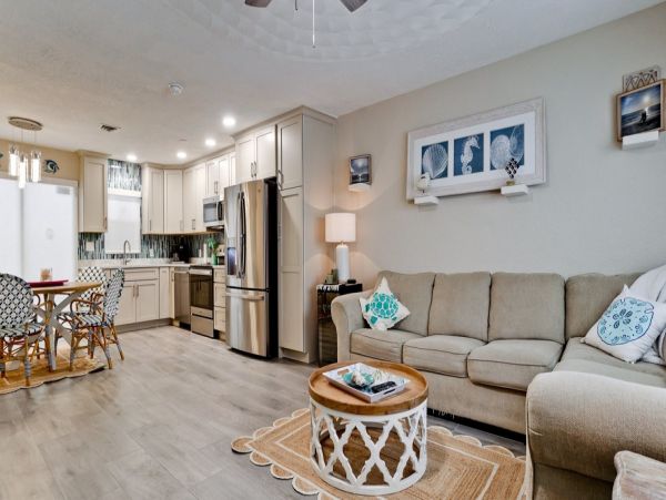 Charming Vacation Condo with 2 Bedrooms in Holmes Beach