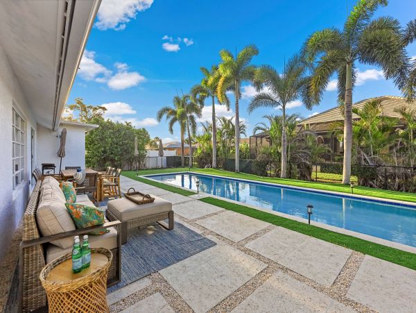 Beautiful Two Bedroom Pool Home in Marco Island