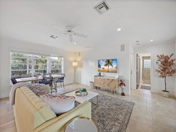 Beautiful Two Bedroom Pool Home in Marco Island