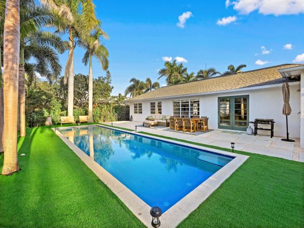 Beautiful Two Bedroom Pool Home in Marco Island