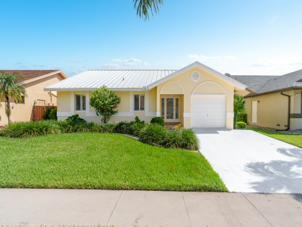 Spacious 3 Bedroom Vacation Home in Dania Beach