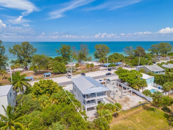 Steps to Beach Anna Maria Island Vacation Home Beach Right Across Street NEW ARRIVAL