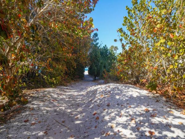 Beachside Getaway Four Bedroom Vacation Rental in Siesta Key