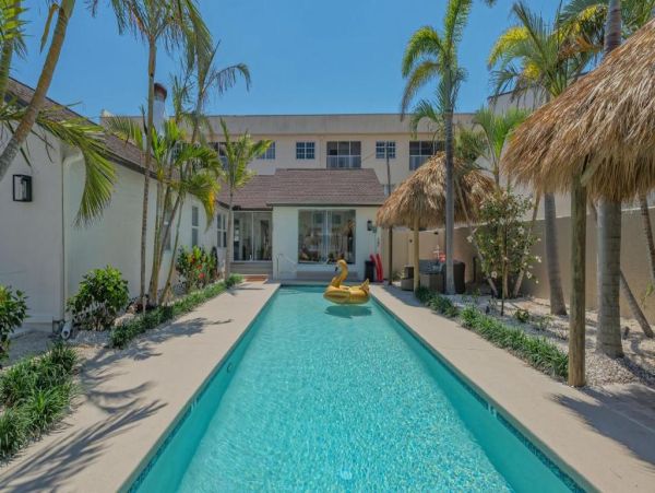 Beachside Getaway Four Bedroom Vacation Rental in Siesta Key