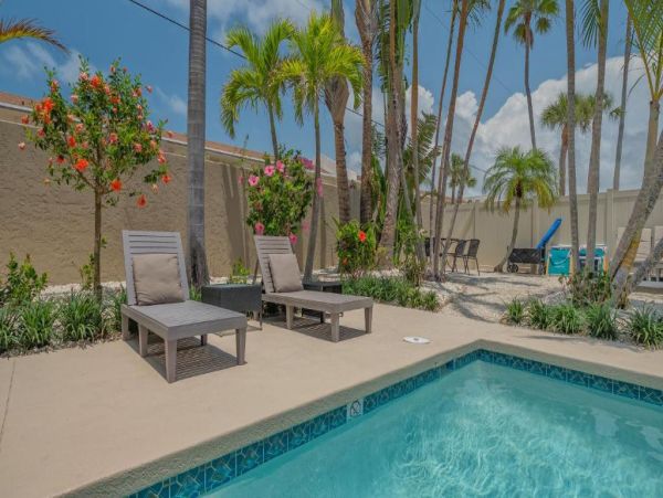 Beachside Getaway Four Bedroom Vacation Rental in Siesta Key