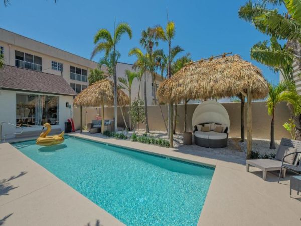Beachside Getaway Four Bedroom Vacation Rental in Siesta Key