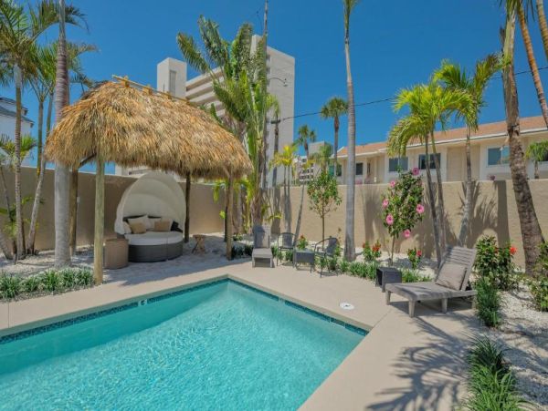 Beachside Getaway Four Bedroom Vacation Rental in Siesta Key