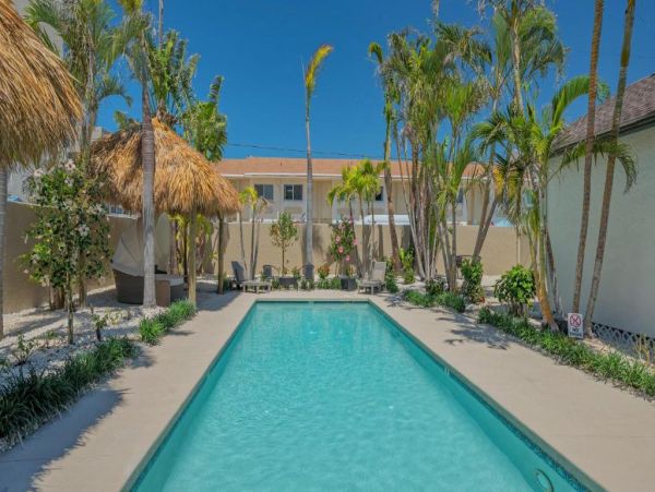 Beachside Getaway Four Bedroom Vacation Rental in Siesta Key