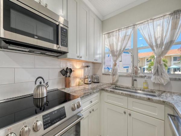 Beachside Getaway Four Bedroom Vacation Rental in Siesta Key