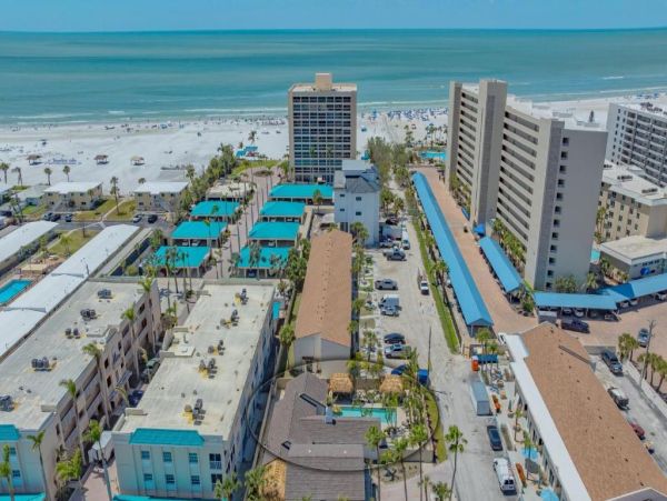 Beachside Getaway Four Bedroom Vacation Rental in Siesta Key
