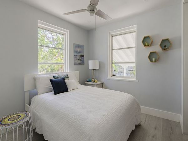 Charming One Bedroom Cottage Plus Sunroom in Sanibel
