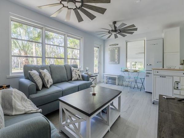 Charming One Bedroom Cottage Plus Sunroom in Sanibel