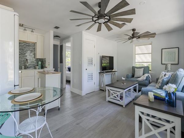 Charming One Bedroom Cottage Plus Sunroom in Sanibel