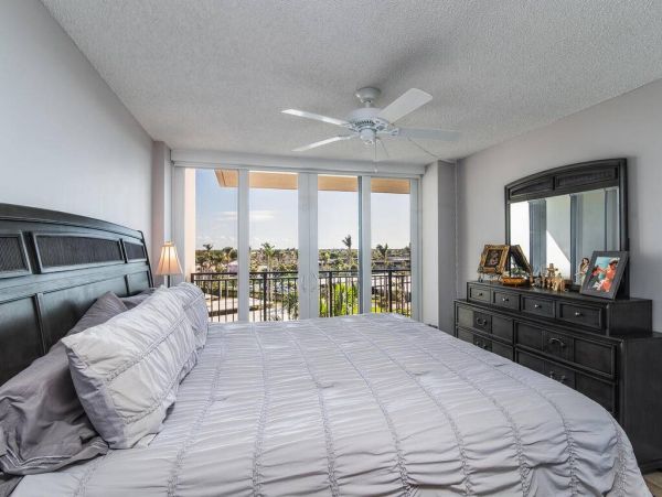 Beachront Two Bedroom Vacation Condo in Marco ISland