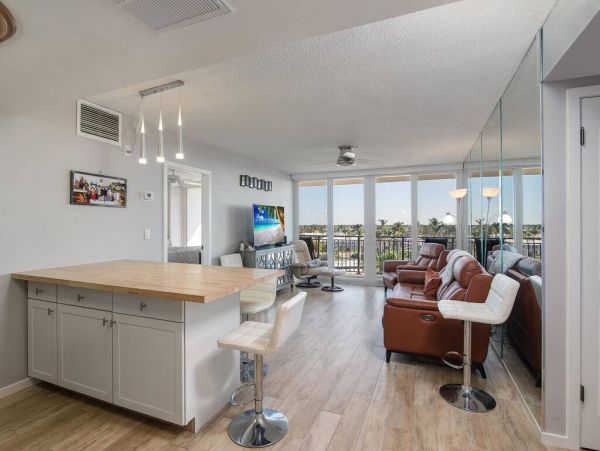 Beachront Two Bedroom Vacation Condo in Marco ISland